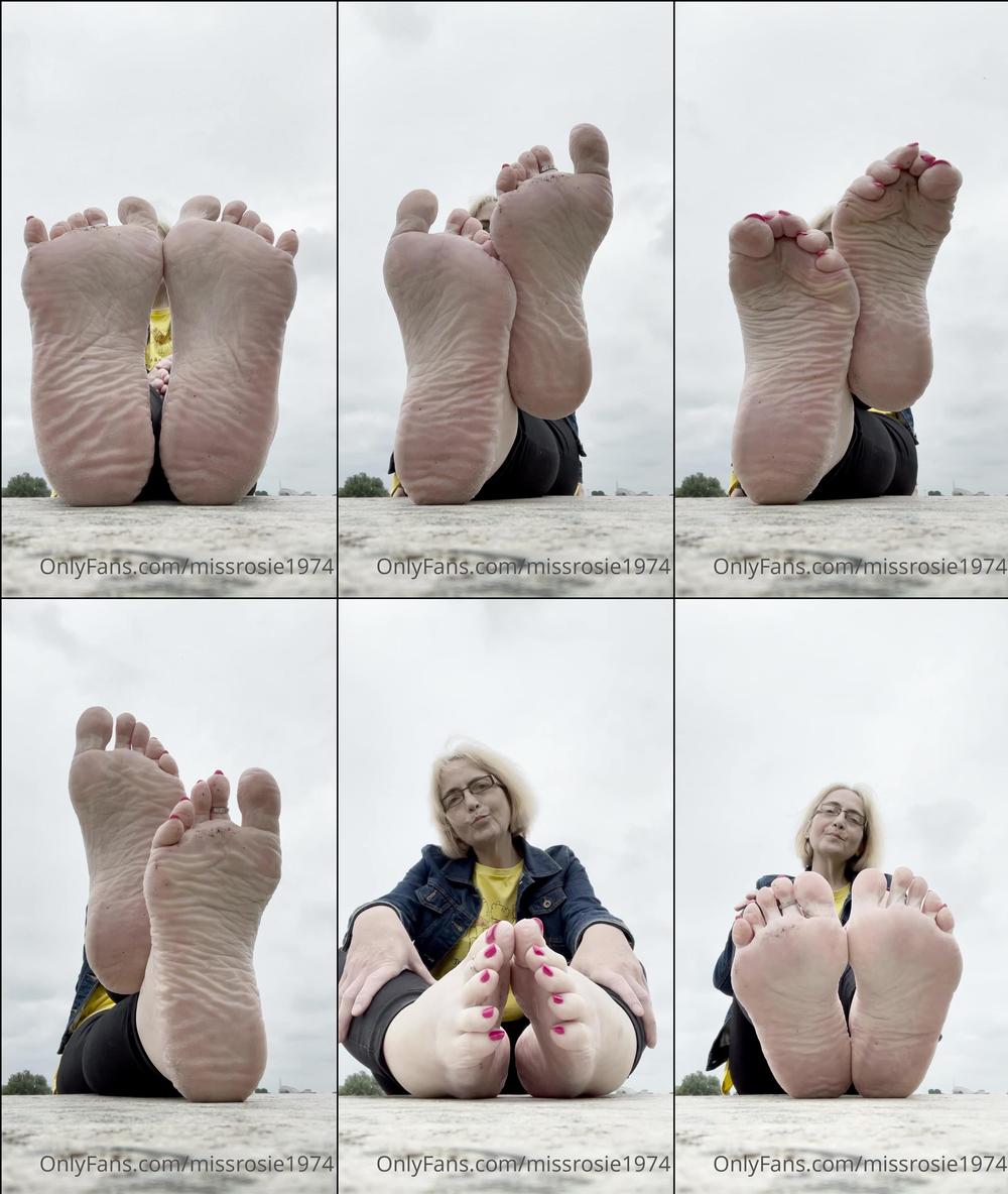 missrosie1974 05 07 2021 2154277131 big fat feet