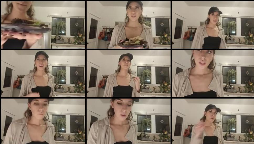 audrey_ 11 04 2020 226257033 I really like sandwiches guys.mp4
