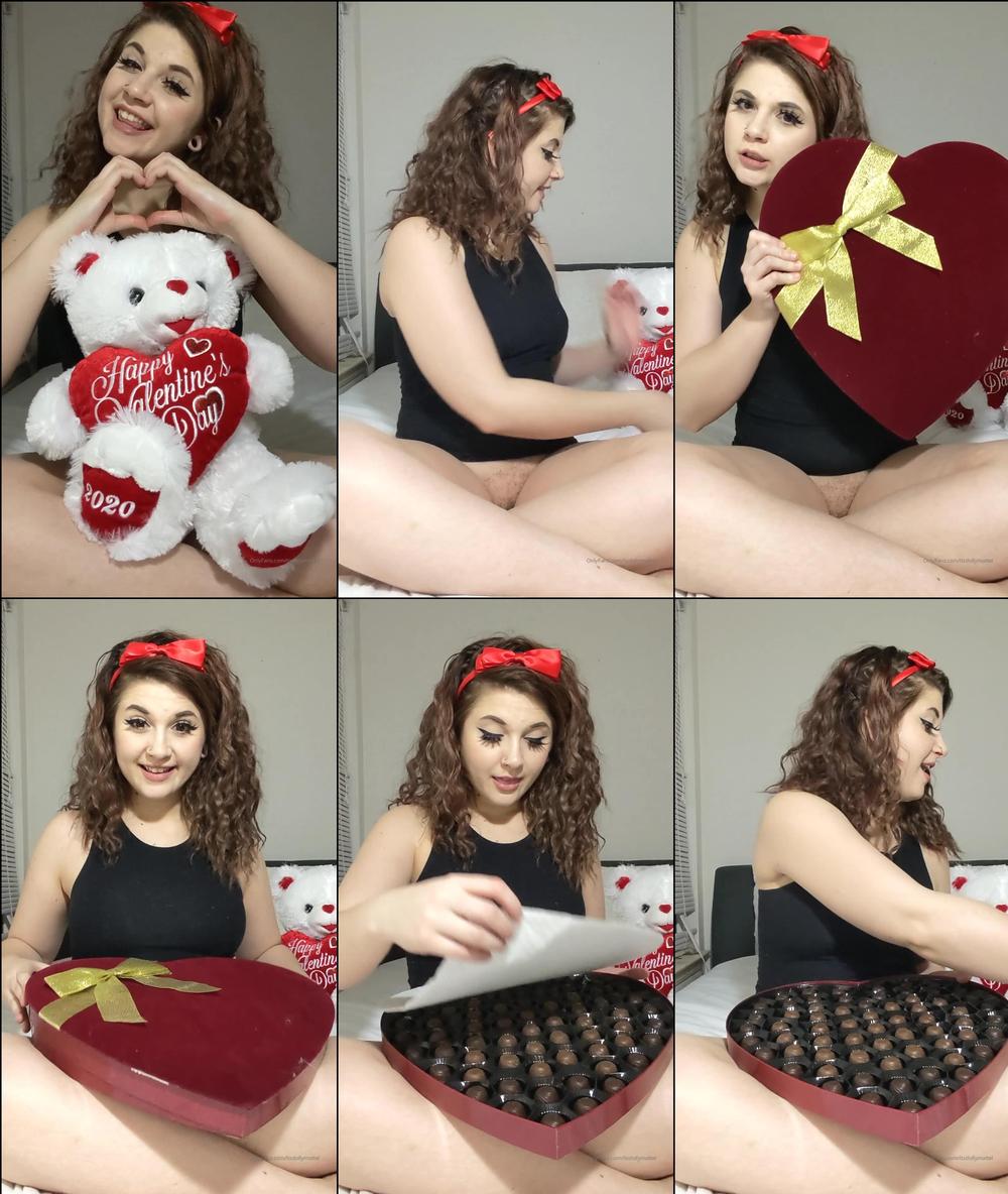 itsdollymattel 14 02 2020 150422767 Happy Valentine's Day babe, which do u wanna eat first â£ï¸