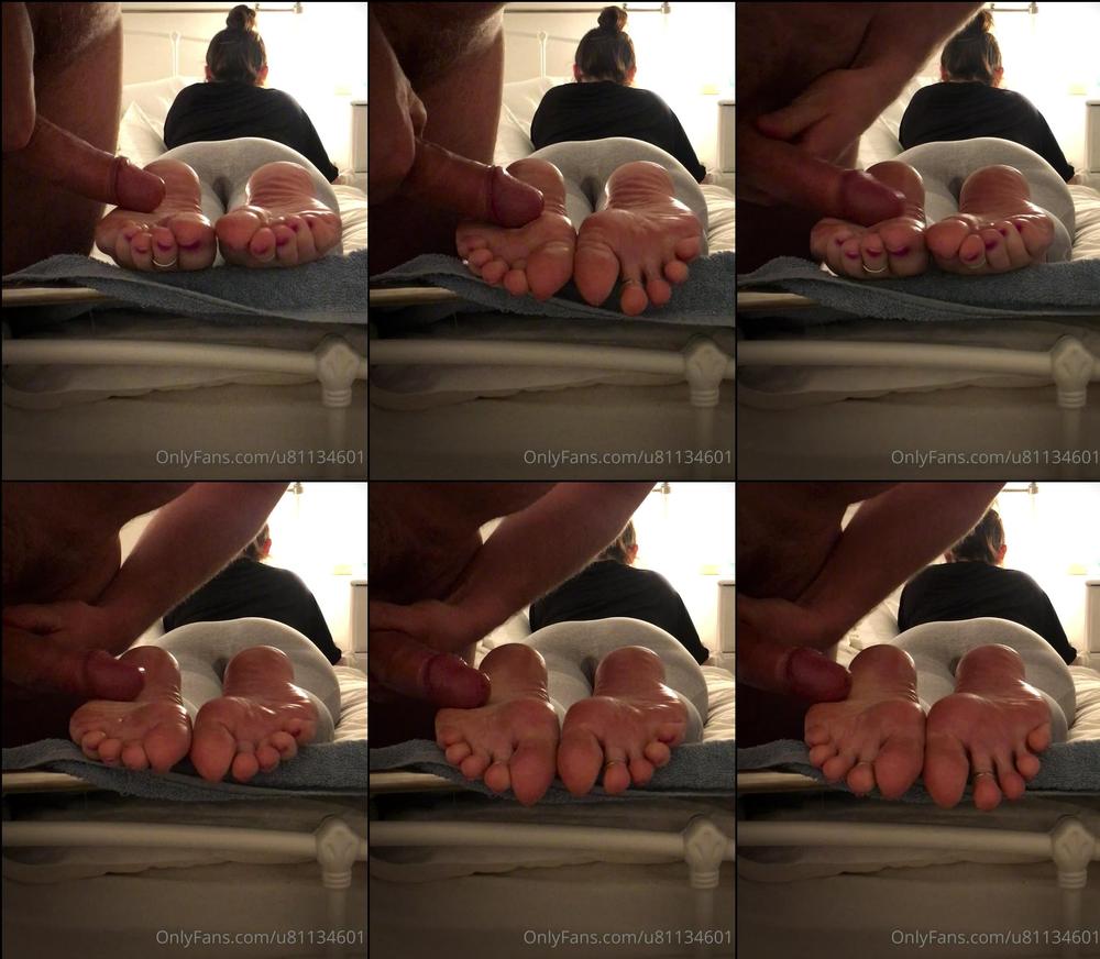u81134601 11 05 2021 2106735462 Had one of my perverts round while my husband was at work 
