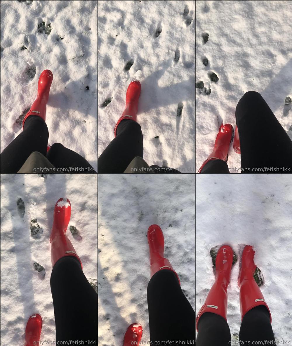 fetishnikki 02 02 2019 21340973 Crunching through the snow in my Hunters