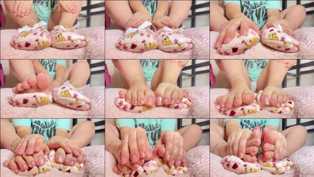 nikkivonnails 04 12 2020 1383110983 Could you imagine cumming on these natural beauties too bad you never will, bu