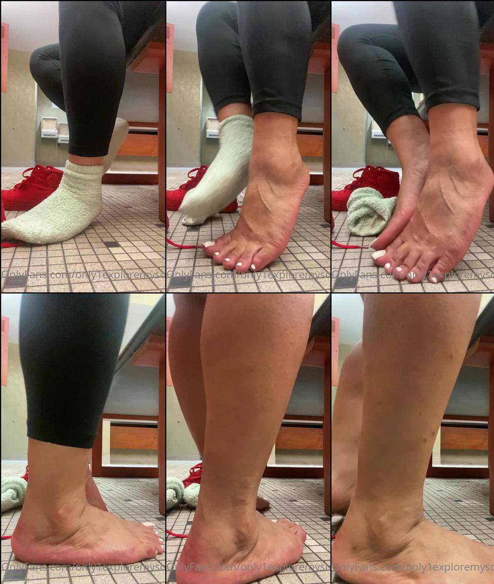 only1exploremysoles 04 04 2022 2414452015 Getting ready to take a dip 