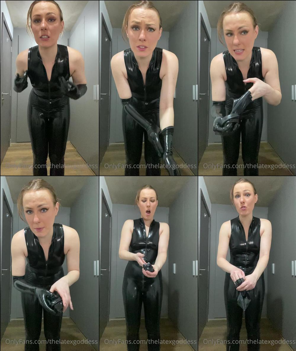 thelatexgoddess 05 09 2021 2212360061 For those who ask if itâs sweaty in hereâ¦ yes. Even in winter. Sweat dripping out my l