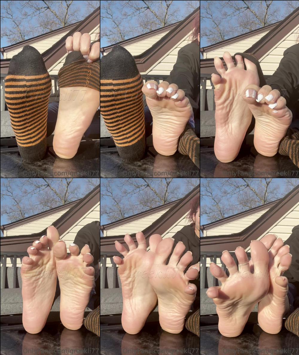 greekli77 06 04 2023 2829195606 these socks smelled like straight vinegar when i took them off