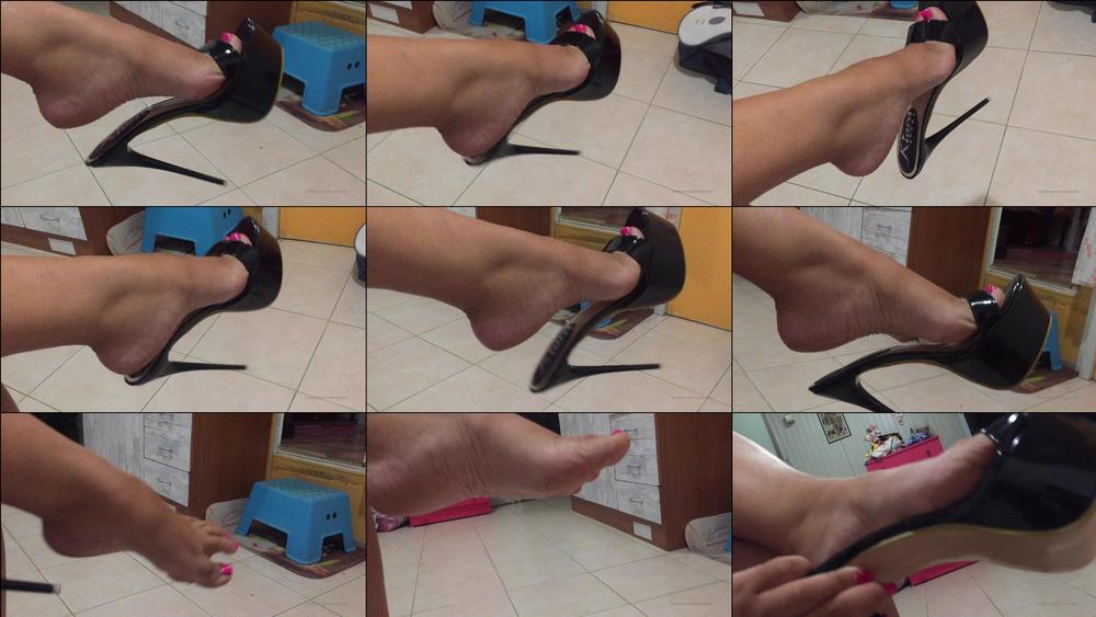 veronicafeet 06 02 2020 143199103 Dangling with my black mules