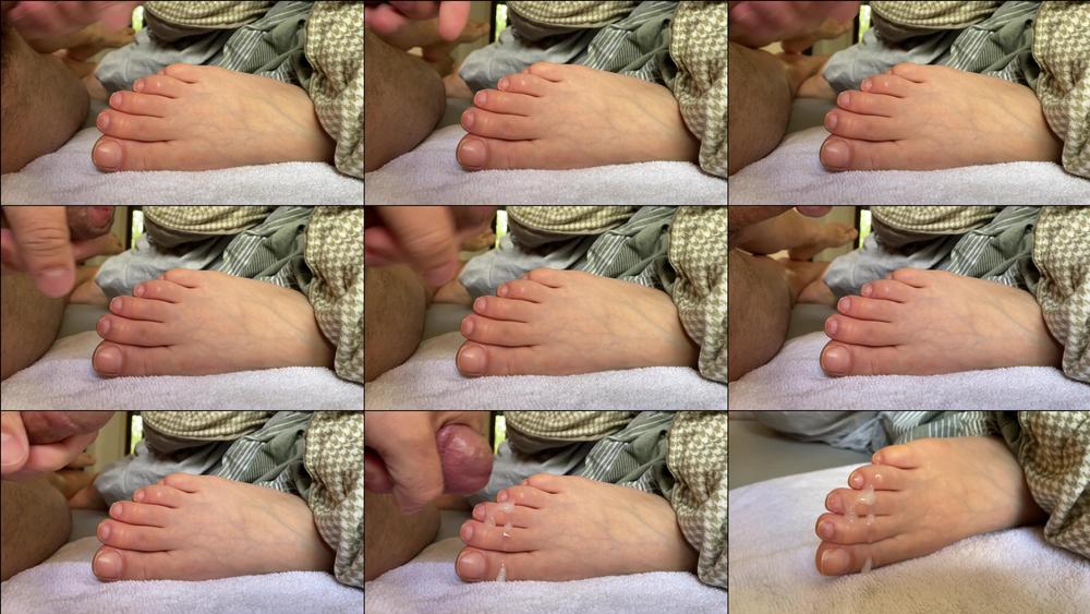 NICOLE'S CUMMED TOES - November 29, 2022