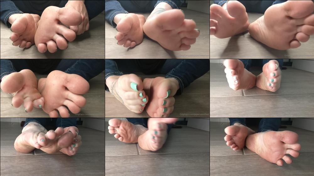 pipersweetfeet 17 09 2021 2222921216 GF facetimes you with her feet during lunch, Awww