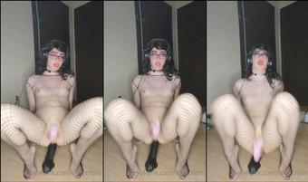 rileycross 04 02 2022 2314193675 Watching porn and riding dildo. Just hear the sounds my ass makes. (rileycross)
