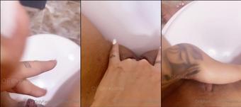 kinkyalexa 17 01 2021 2010408926 Tenia tantas ganas que tuve que meterme al baÃ±o a masturbarme, para la prÃ³xima espero es (kinkyalexa)