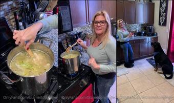 blameitonginger 24 01 2021 2016165637 cooking chicken and dumplings on football sunday with ginger (blameitonginger)