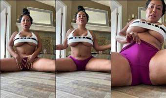 theonlykiaramia 09 05 2020 302664415 Check your morning messages     New video sent out    All sweaty and dripping  (theonlykiaramia)