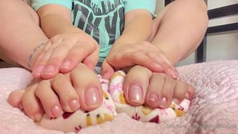 nikkivonnails 04 12 2020 1383110983 Could you imagine cumming on these natural beauties too bad you never will, bu (nikkivonnails)