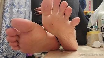 trins_feet 09 01 2022 2325253887 Right in your face and I demand you clean them. (trins_feet)