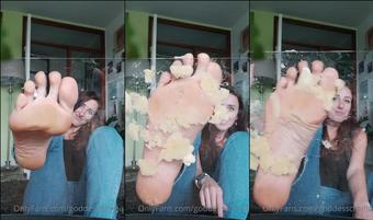 goddesscroma 457475745 smashing banana 1 (goddesscroma)