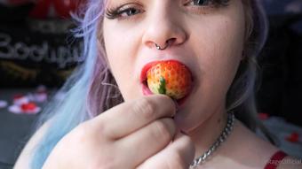 sapphirerage sgh 14 02 2022 2358879373 strawberry loving happy valentines day (sapphirerage_sgh)