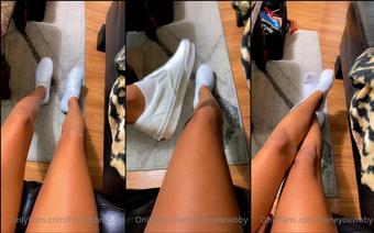 honeydewbby 11 05 2021 2106681553 Remy bought me some new shoes canât wait till I get them stinky enough to punish my sub  (honeydewbby)