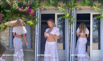 bethanylilya 02 08 2021 2181343284 White outfit video (bethanylilya)