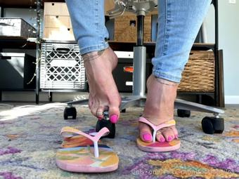 mimifootnipclips 380562454 2022 08 11 stream started at 08102022 1119 pm kombucha break with mimi (mimifootnipclips)