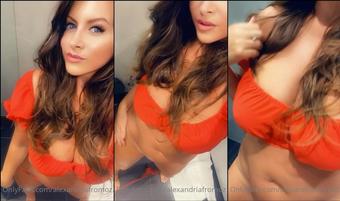 alexandriafromoz 127731616 who would like to watch me undress  (alexandriafromoz)