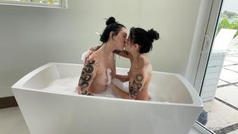 anastasiagoth 15 10 2021 2247225490 taking a bath with your best friend @catkitty21 (anastasiagoth)