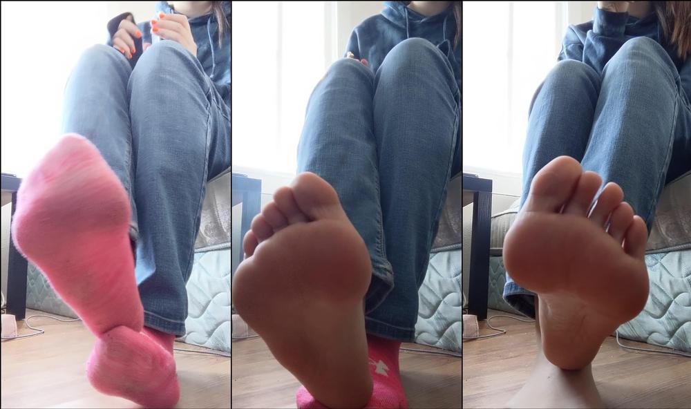 daisyduncan 09 01 2020 122362822 Vaping on my toes 