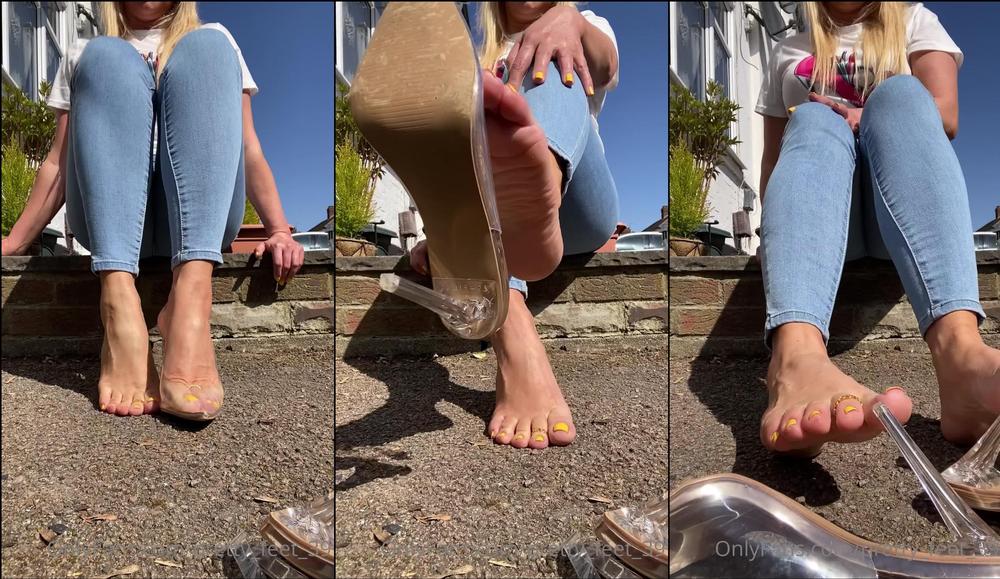 pretty_feet_39 04 04 2021 2073388613 Wondering if any of my neighbours saw me dangle my Perspex 
