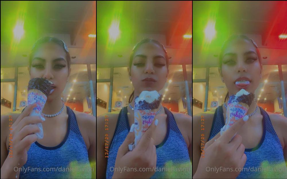 daniellavioti 17 12 2020 1469654401 Eating an ice cream 