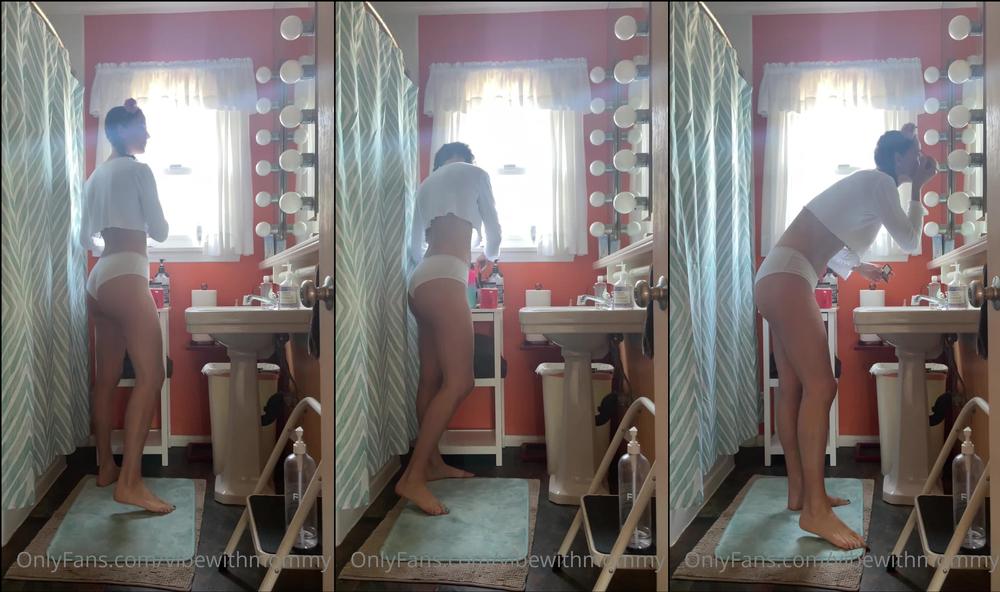 vibewithmommy 14 04 2022 2425118102 Going live and doing a real time mommy role play  Woohoooo join in 10 mins
