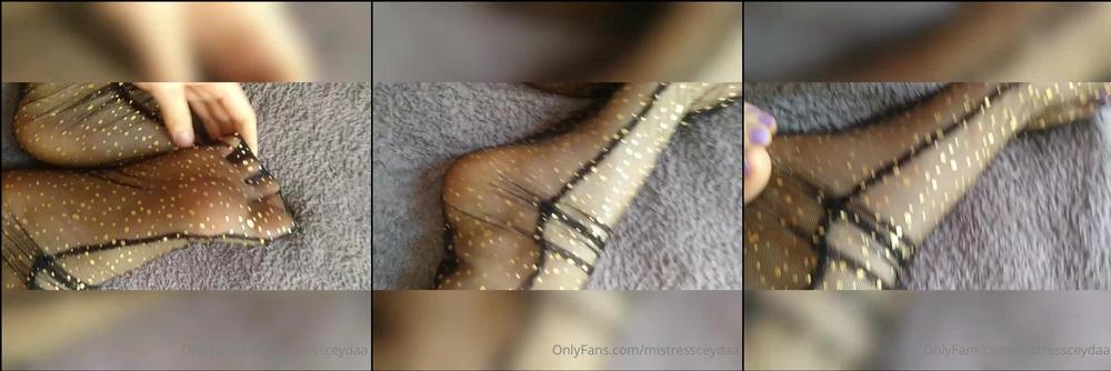 mistressceydaa 26 05 2022 2467640112 YakÄ±n Ã§ekim  Ojelerim, 40 numara pÃ¼rÃ¼zsÃ¼z tabanlarÄ±m, parmaklarÄ±m ve seksi siya