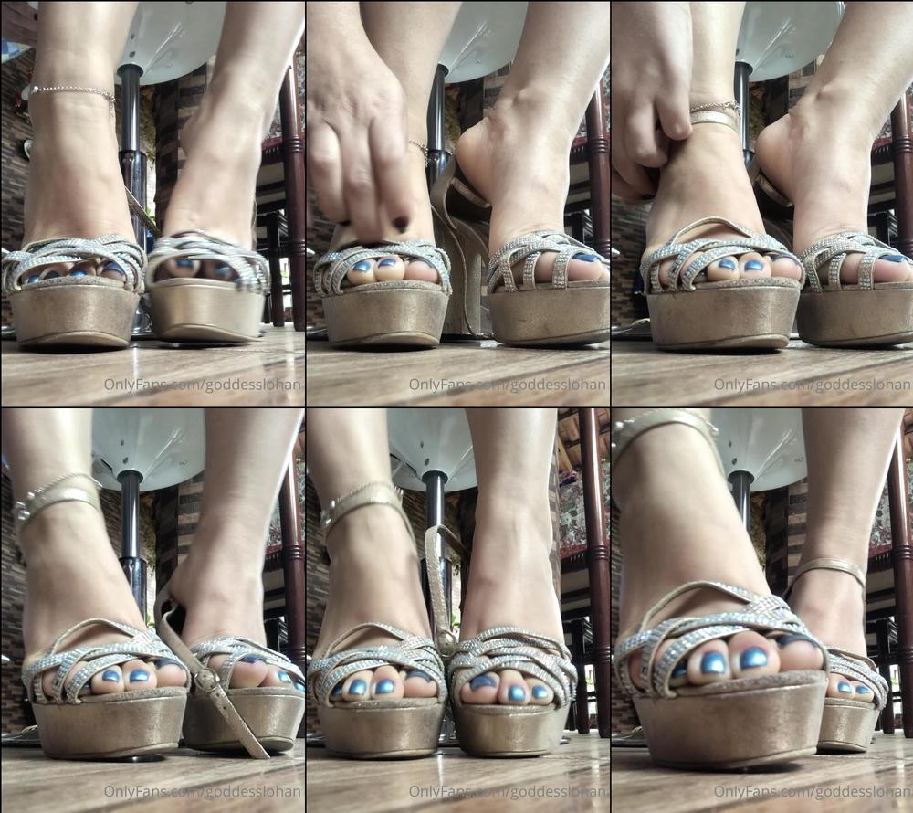 goddesslohan 06 05 2020 291728737 High heels whith new nails color blue