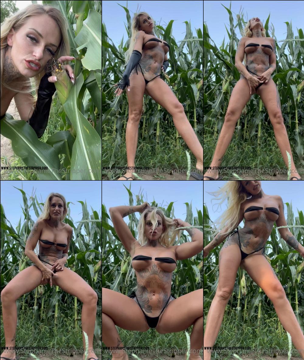 stephaniethestripper 393780682 2022 08 29 Having way too much fun in a random cornfield
