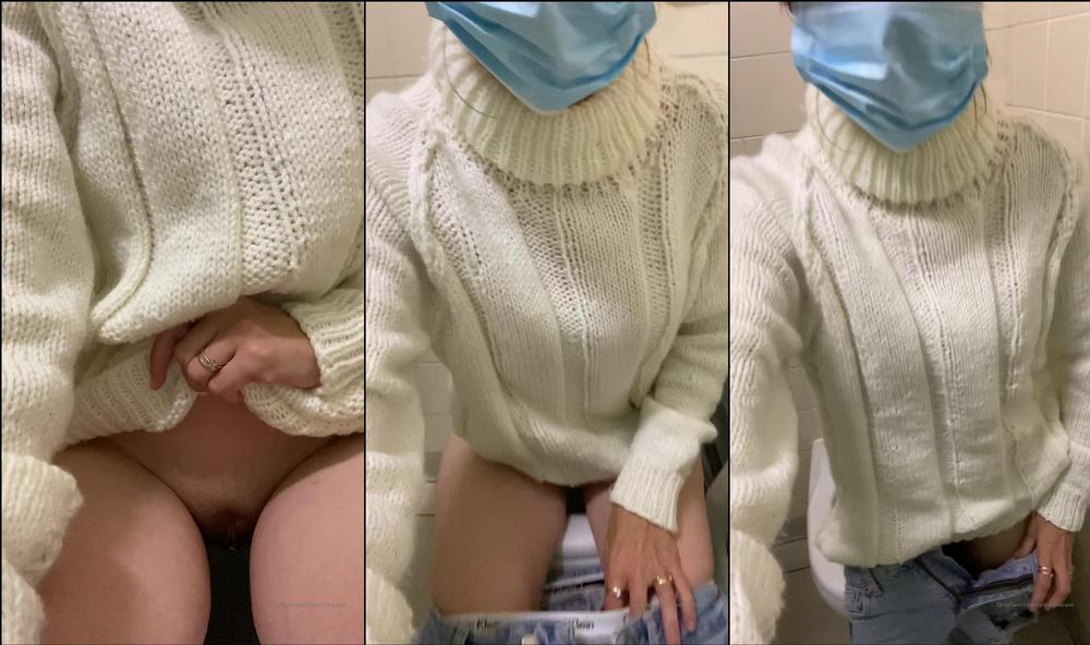 sydneyharwin 14 08 2020 704146163 Public restroom play video wearing my VERY attractive face mask